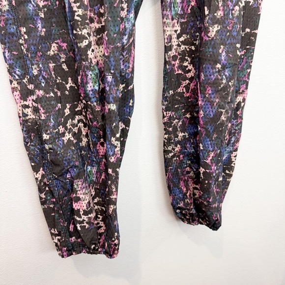 Lululemon Om Pant Floral Sport Multi Black Size 8 - Picture 3 of 7